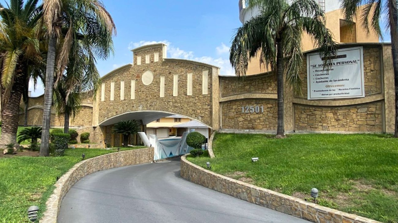 Investigan muerte de hombre al interior de un motel en Monterrey