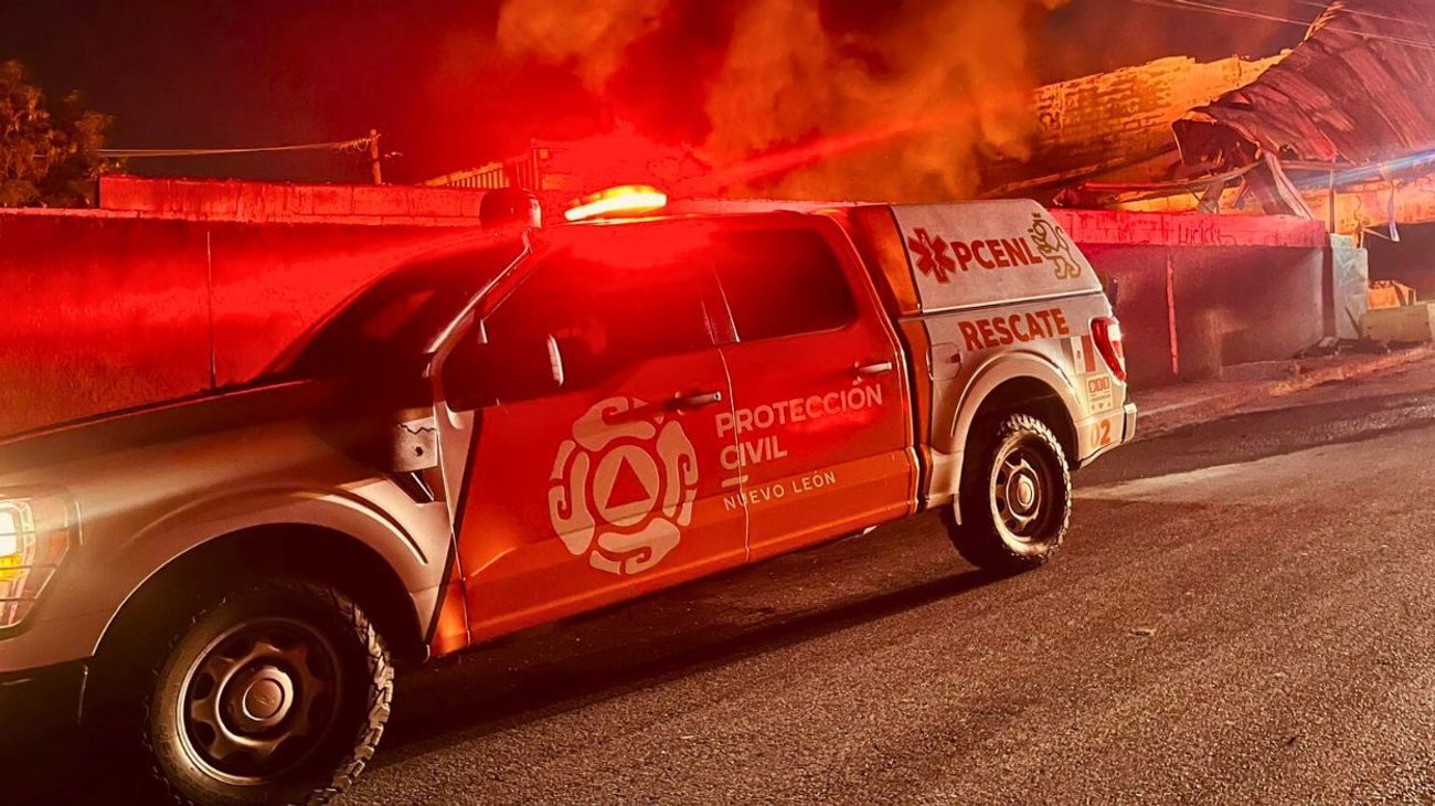 Sofocan incendio en fábrica de plásticos en Escobedo