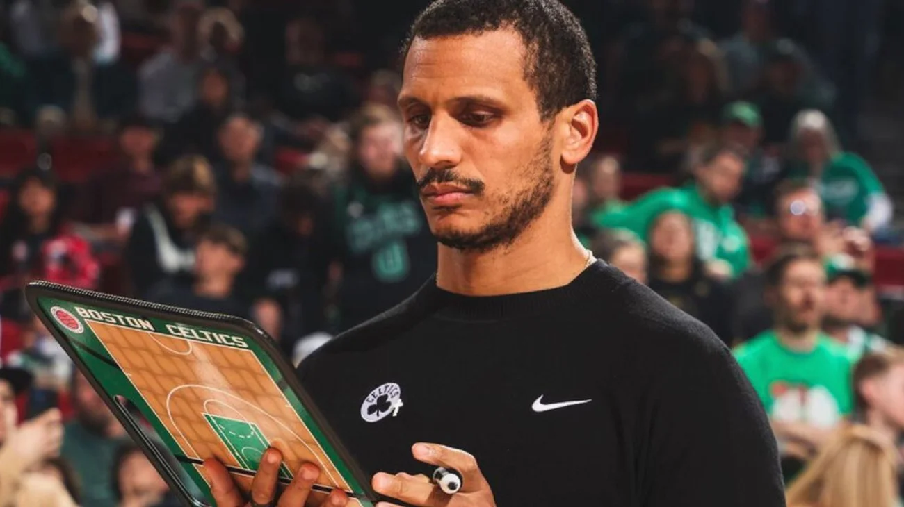 Los Boston Celtics extienden contrato del entrenador Joe Mazzulla