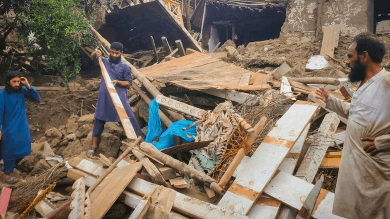 Nuevo sismo de magnitud 5.2 sacude zona afectada en Afganistán