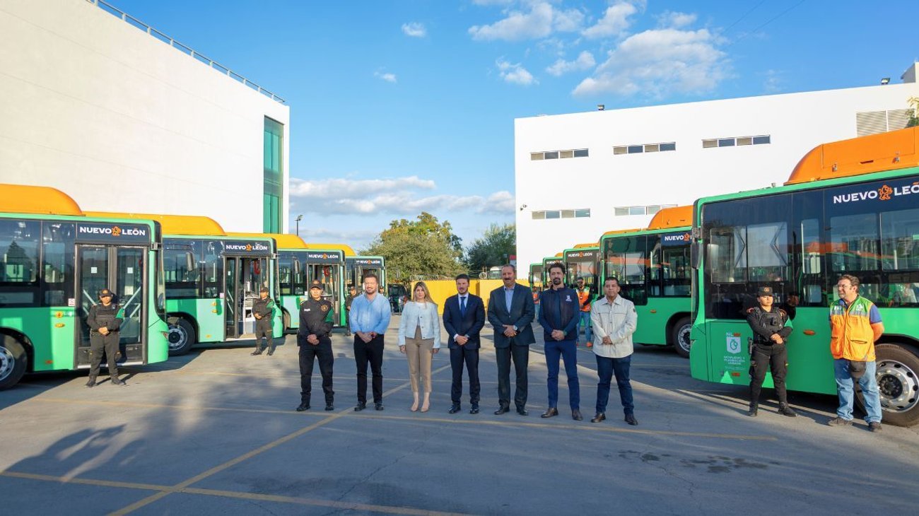 Entregan 16 nuevas unidades de la ruta 222 Pueblo Nuevo-Pedregal