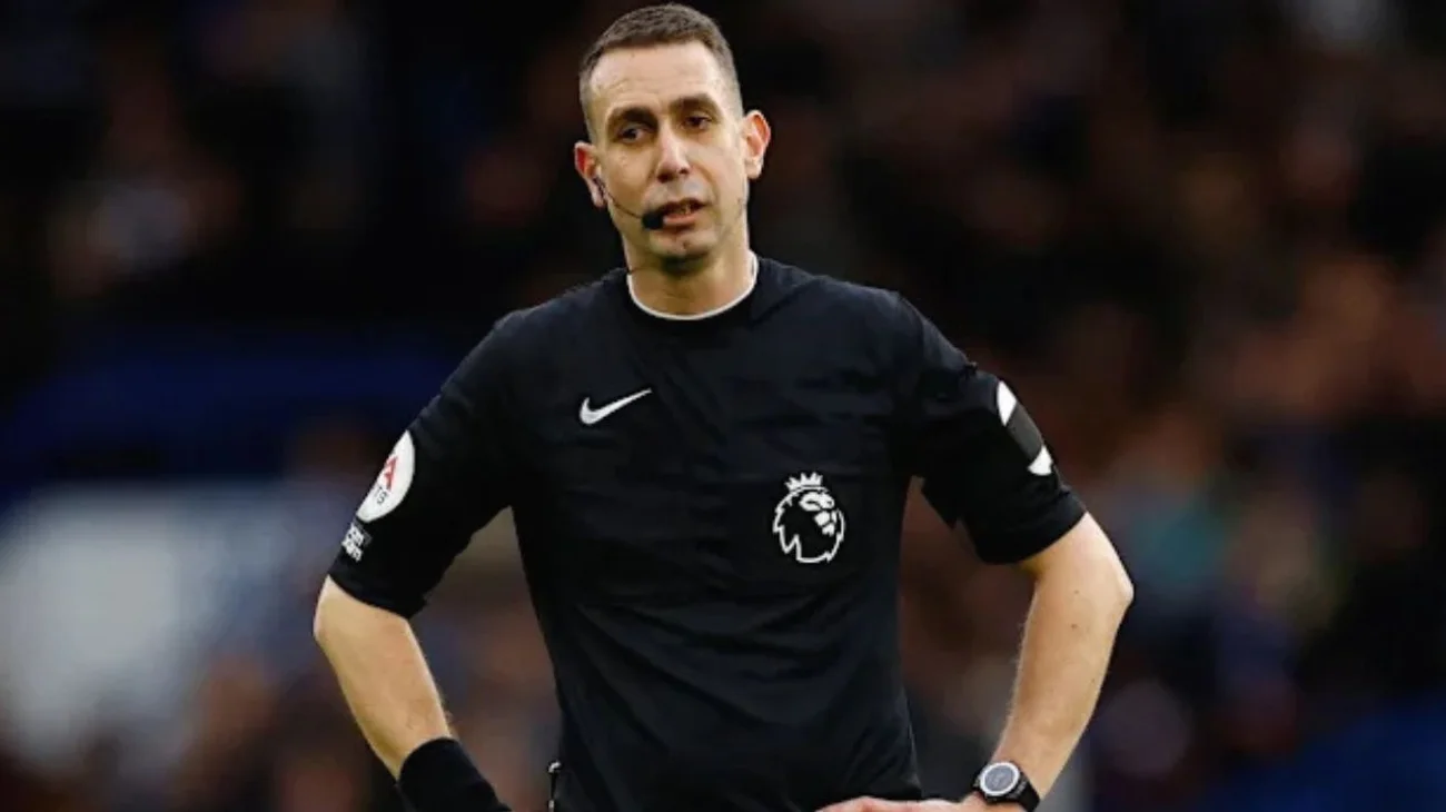 Suspenden dos meses al exárbitro de la Premier David Coote