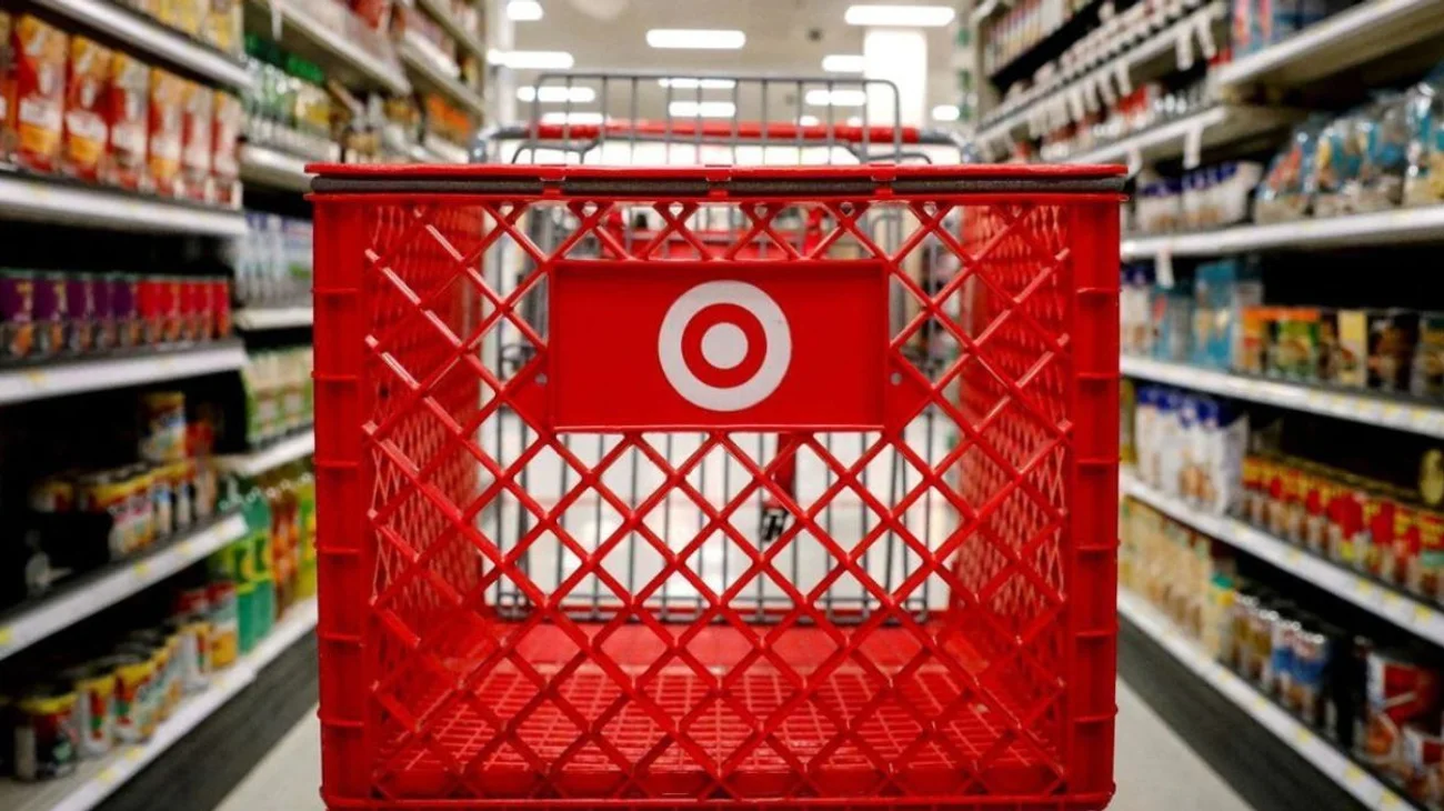 Target desmantela sus políticas de diversidad en línea con Trump