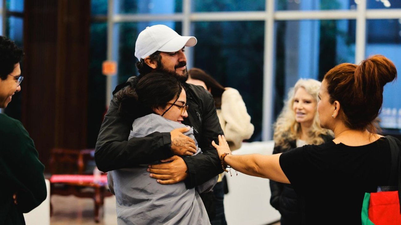 Llegan seis mexicanos de la flotilla detenidos por Israel a CDMX