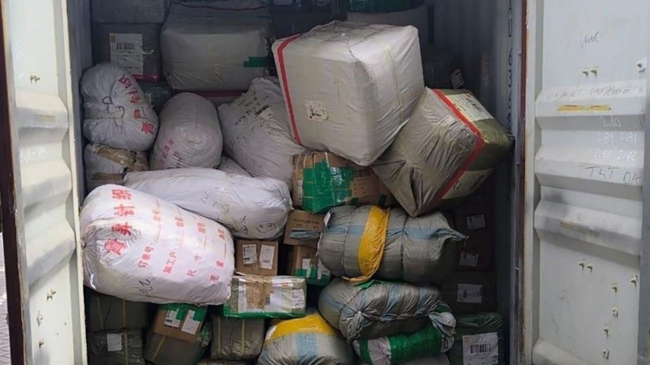 Incautan perfume y mercancía apócrifa en puerto de Michoacán