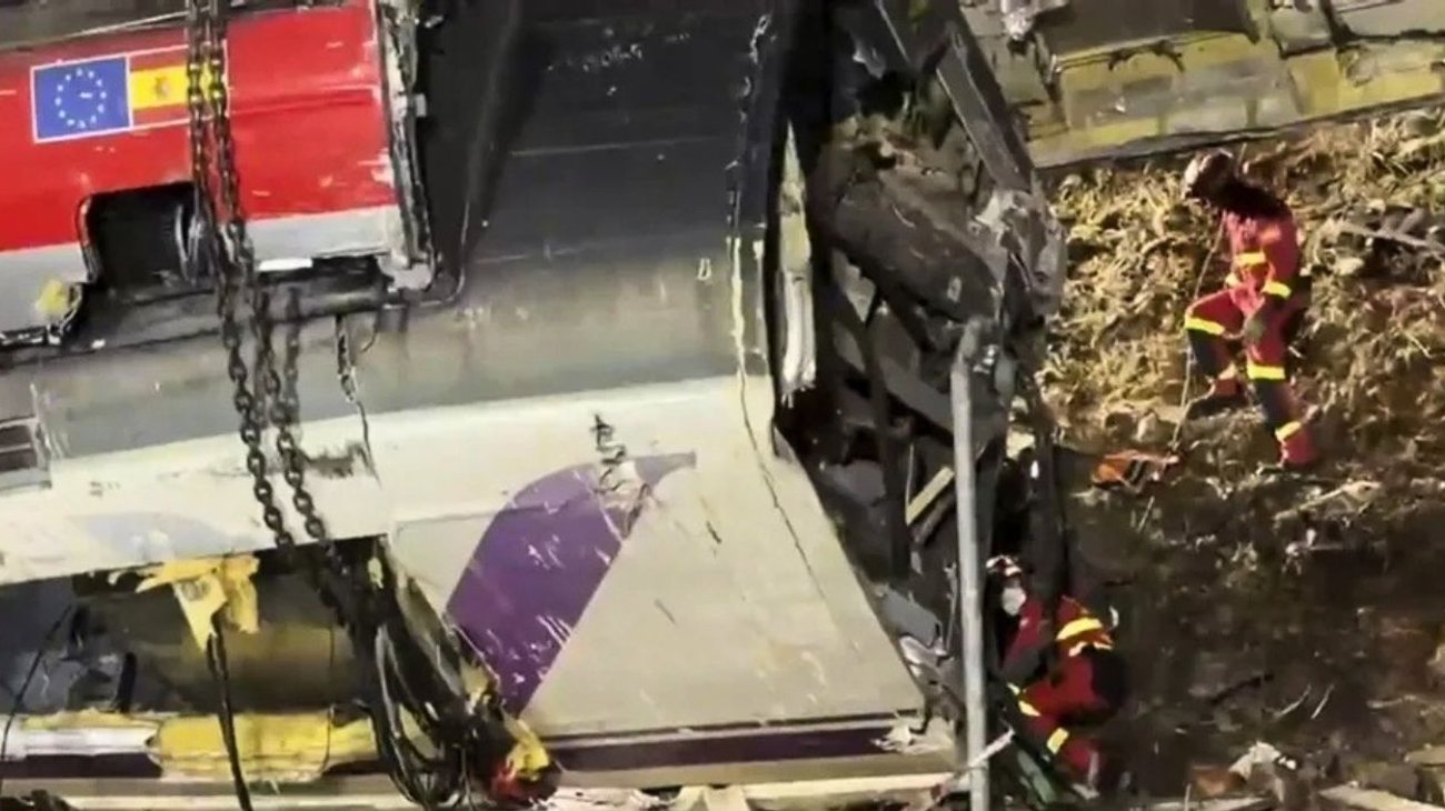 Ascienden a 74 los fallecidos por el accidente de España