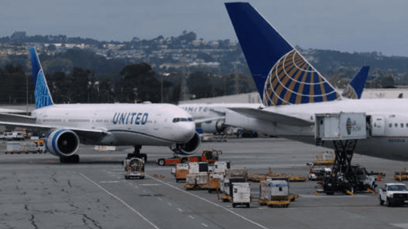 Chocan aviones sobre pista de aterrizaje en Nueva York 