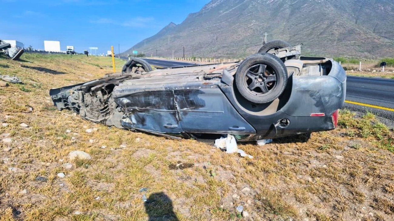 Volcadura deja un lesionado en la carretera Monterrey-Saltillo