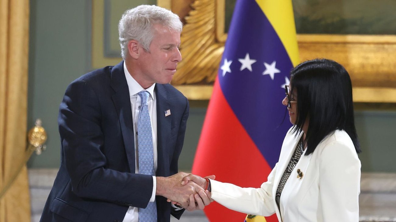 EUA califica de 'histórico' pacto petrolero con Venezuela