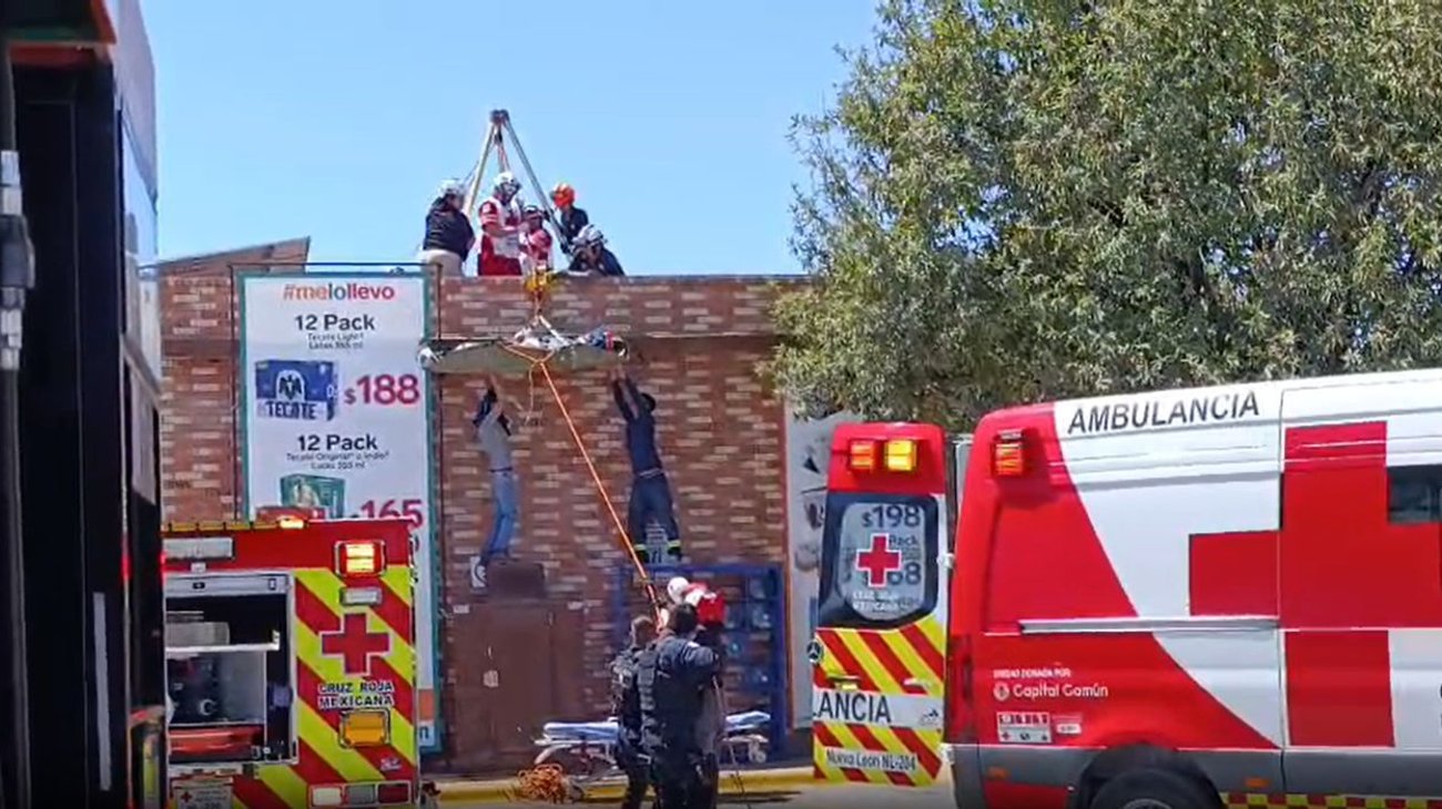 Sufre quemaduras por descarga joven trabajador en Apodaca