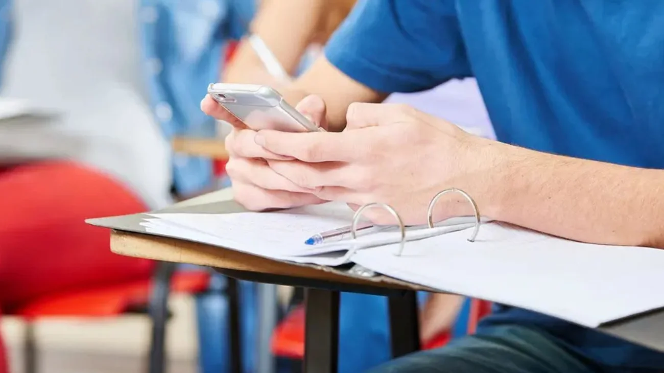 Polémica: Estudiantes comparten fotos de compañeras en WhatsApp