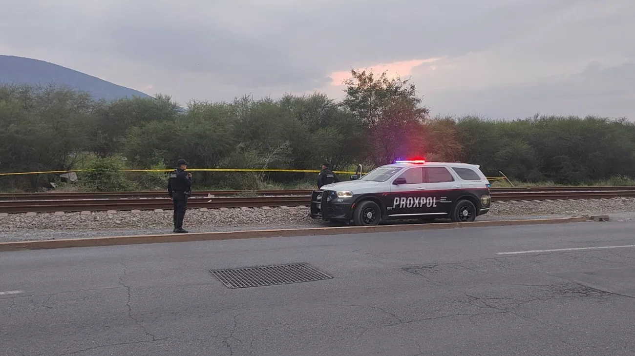 Reportan cuerpo sin vida en vías de tren en Escobedo