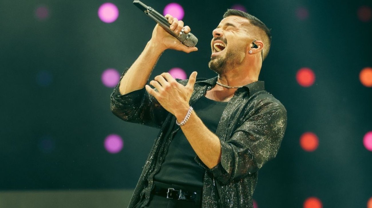 Promete Ricky Martin gira en Colombia y confirma show NFL