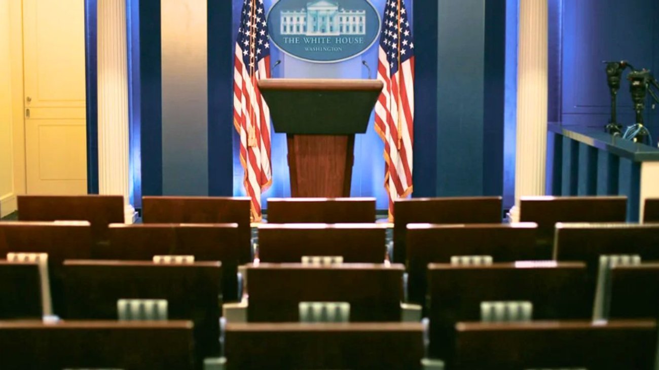 Principales televisoras suspenden cobertura de Trump tras el veto