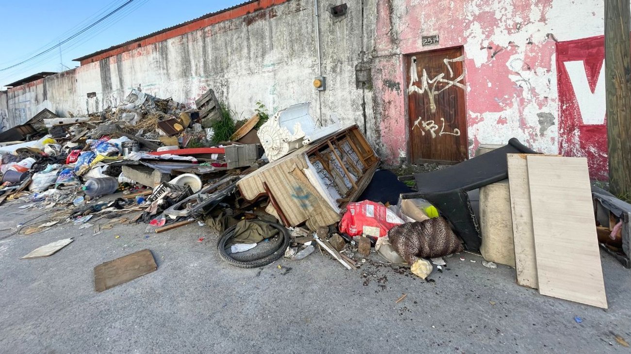 ¿Es basurero o relleno sanitario? Denuncian tiradero en Monterrey