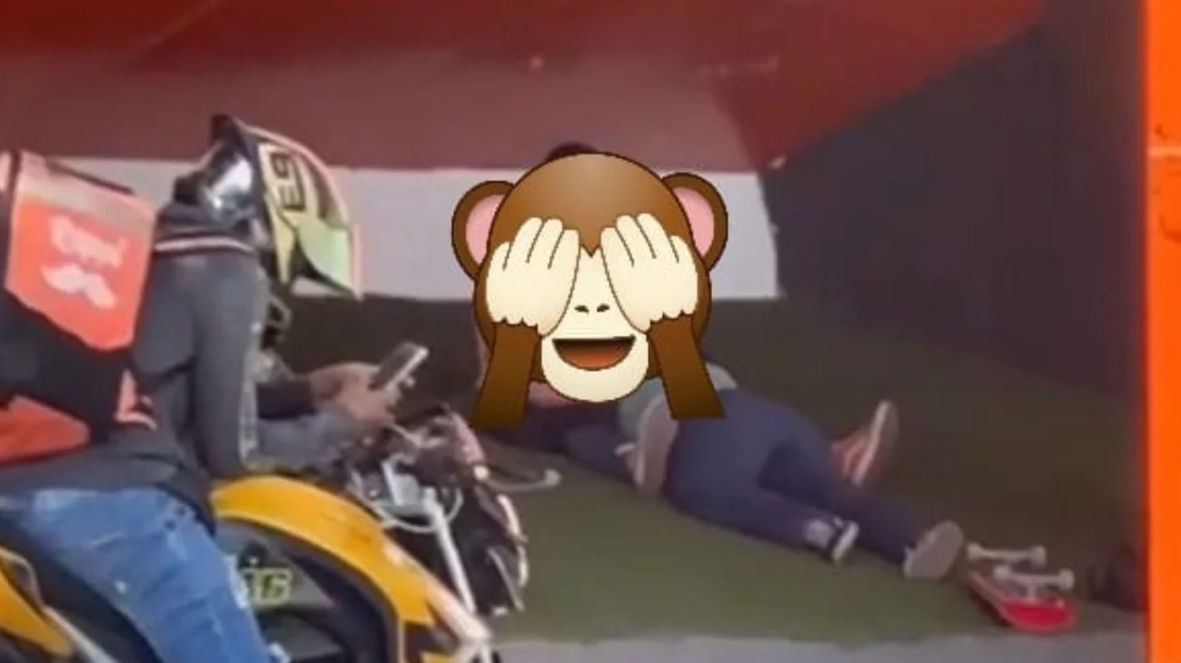 Captan pareja cometiendo actos sexuales afuera de estadio