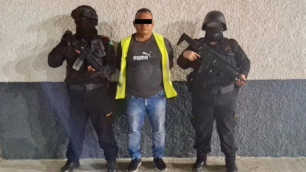 Policías de Fuerza Civil detienen a hombre armado en Monterrey