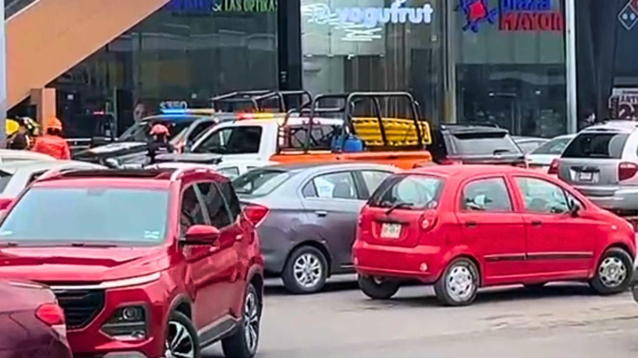 Investigan muerte de mujer en plaza comercial de Guadalupe