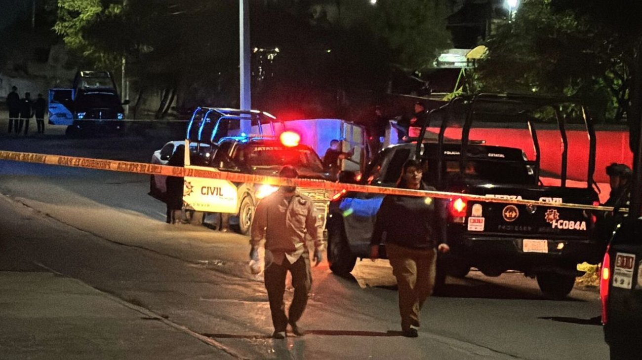 Asesinan a pareja en puente peatonal de San Bernabé