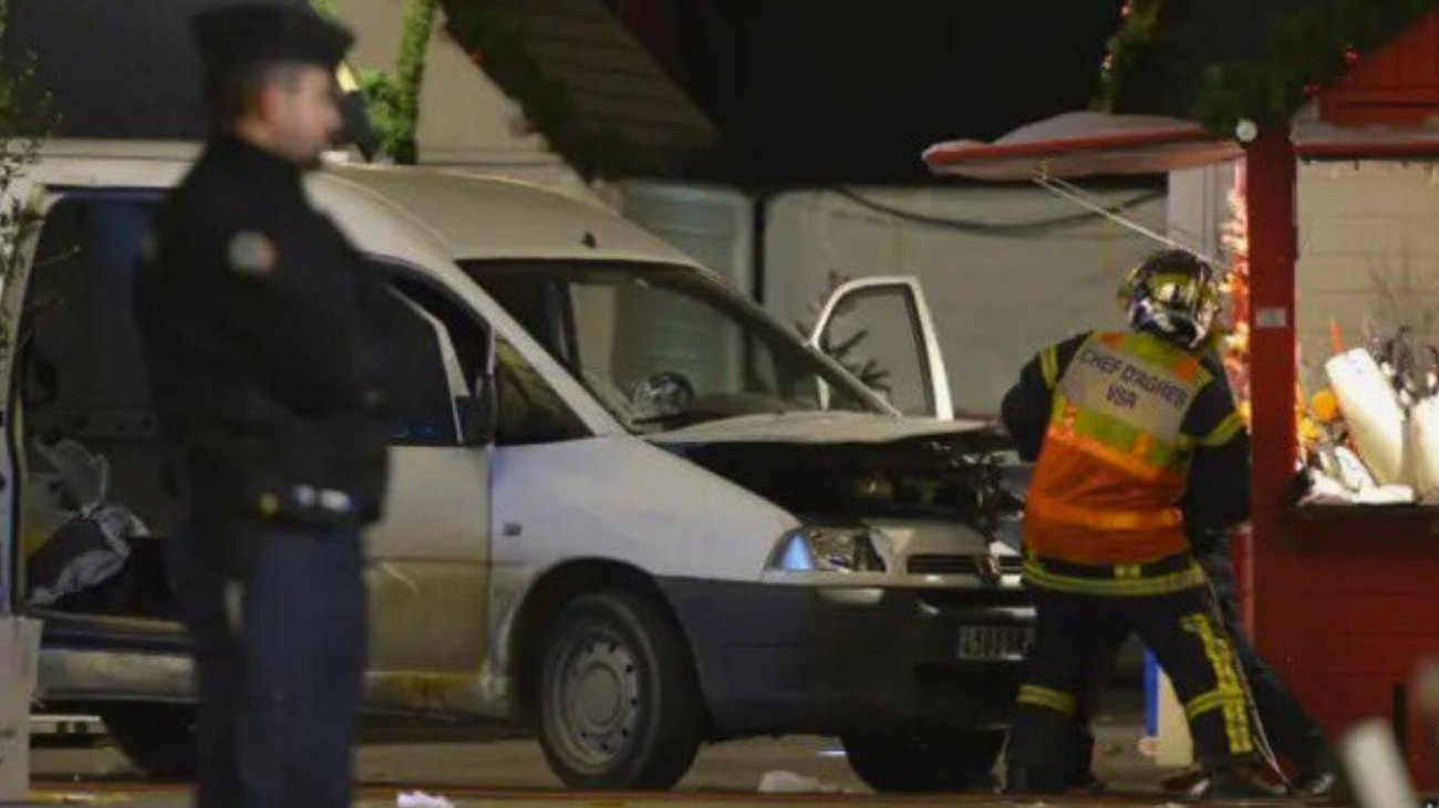 Hombre embiste a peatones en isla francesa, hay heridos