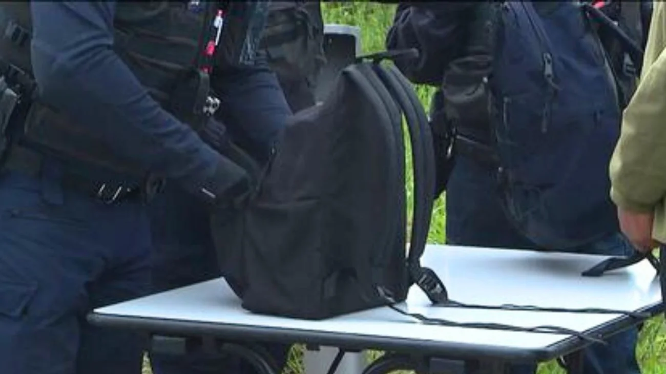 Estudiante mata a vigilante escolar en un control de mochilas