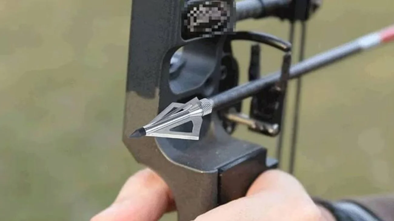 Hombre sobrevive dos días con una flecha clavada en la cabeza