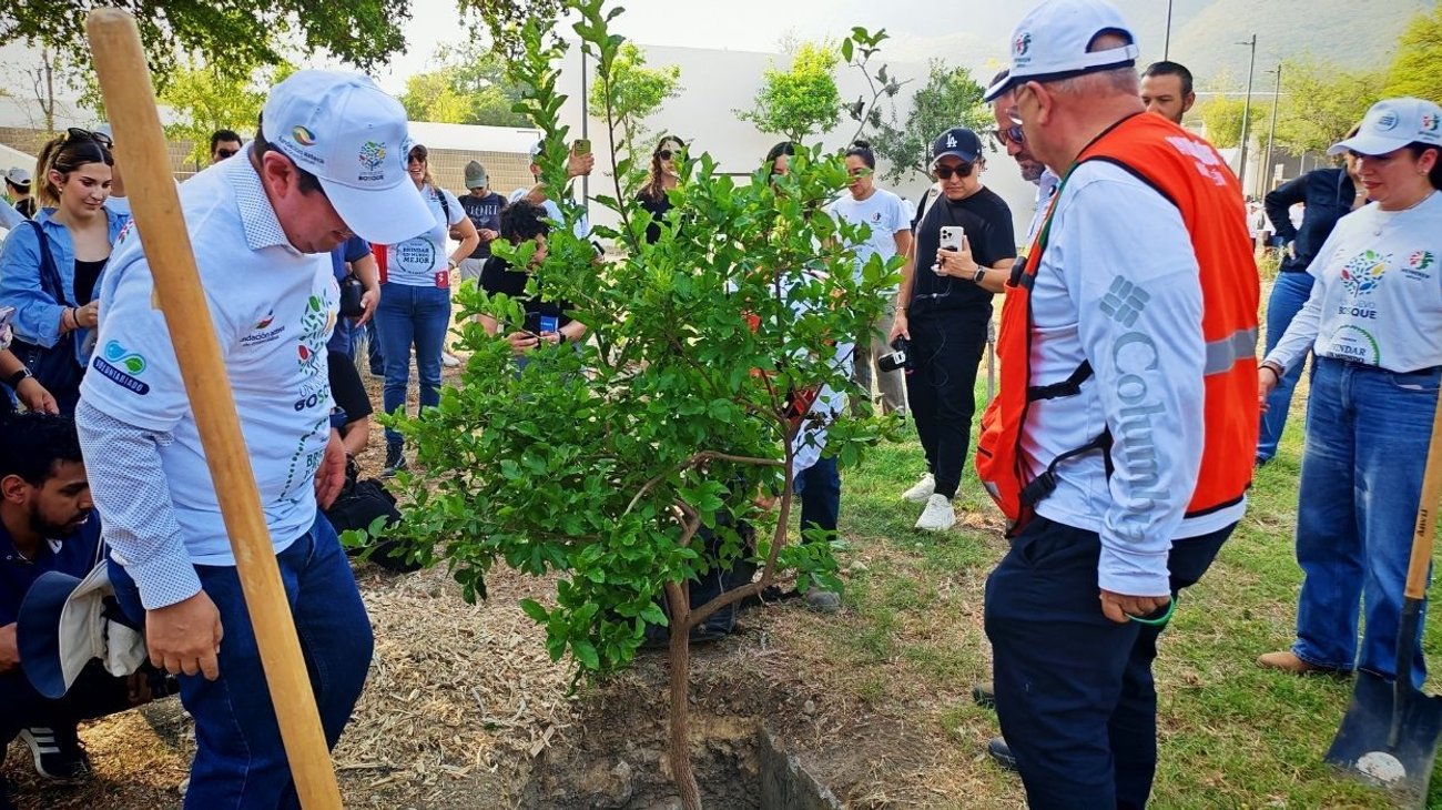 Reforestan el Parque del Agua con 250 árboles nuevos