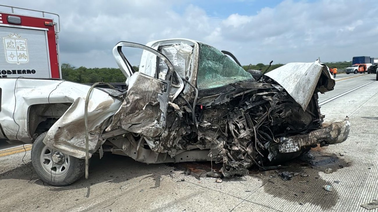 Conductora resulta lesionada tras estrellamiento en Apodaca