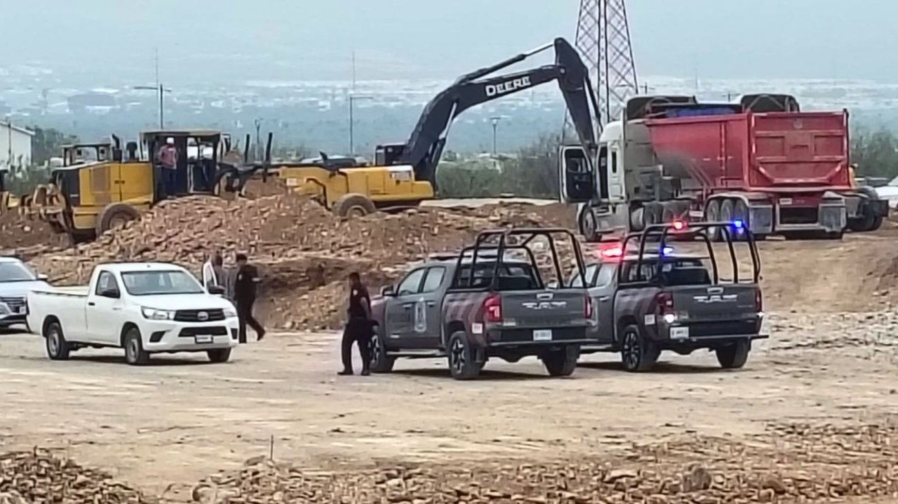 Asaltan obra en construcción; se llevan pipa y equipo de trabajo