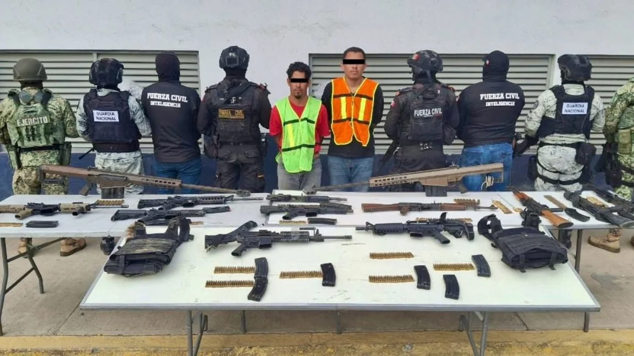 Detienen a dos hombres y aseguran arsenal en General Bravo