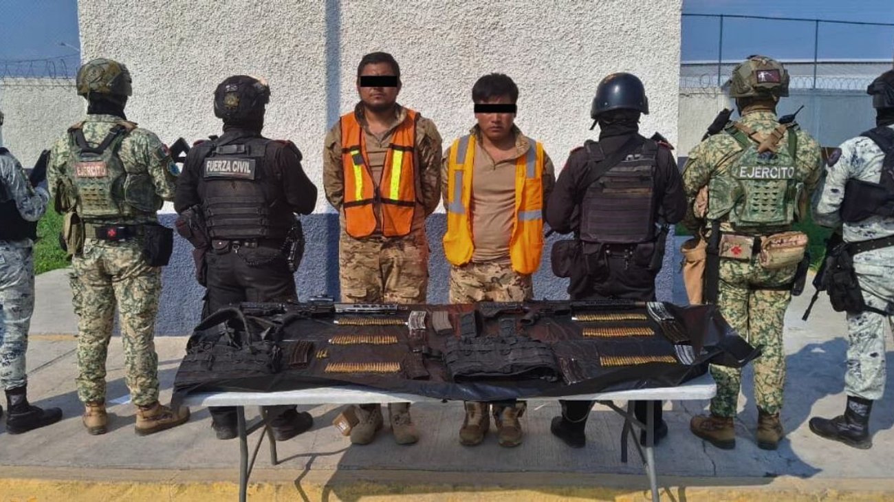 Detienen a dos hombres y aseguran armas en Dr. Coss