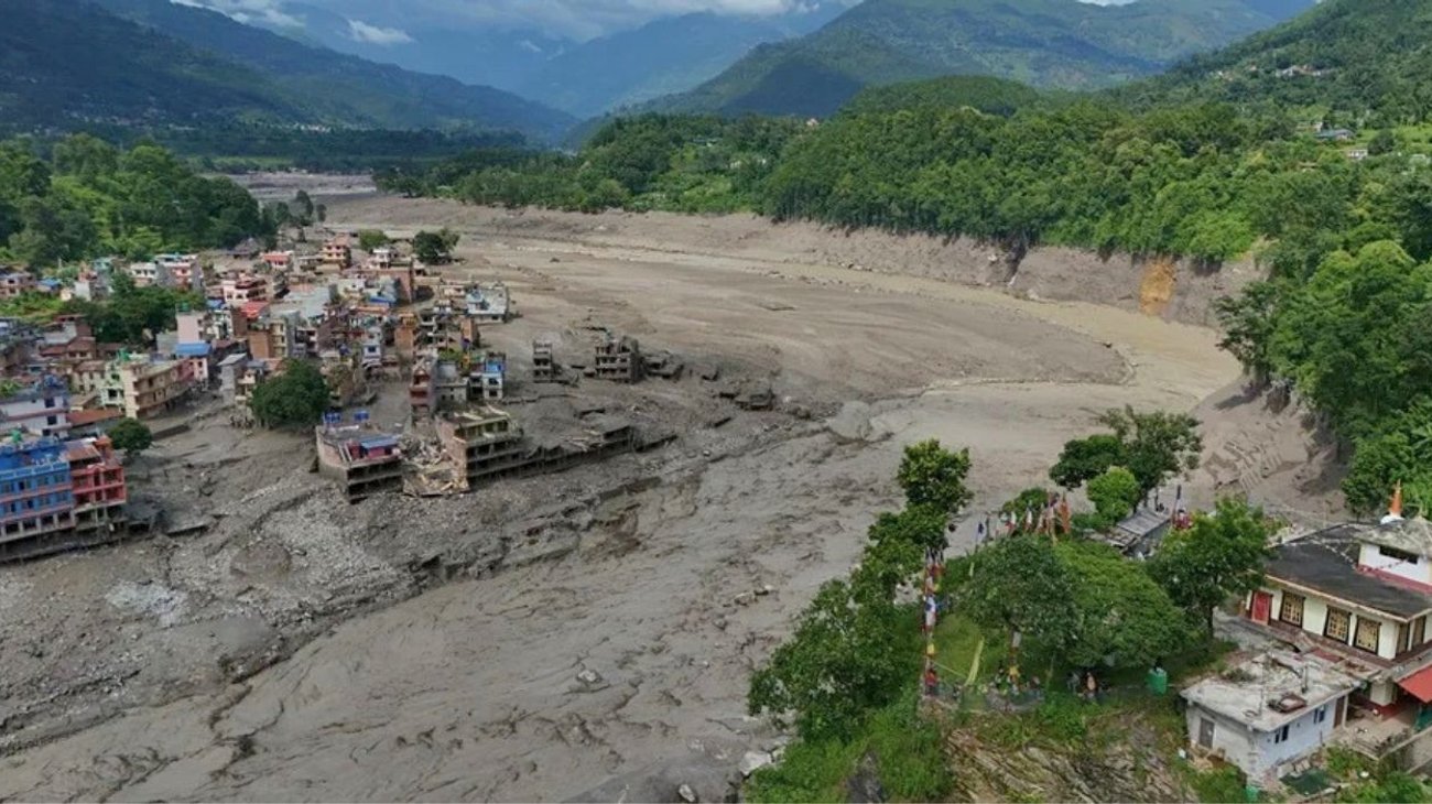Nepal sube a 553 los fallecidos en la riada del miércoles