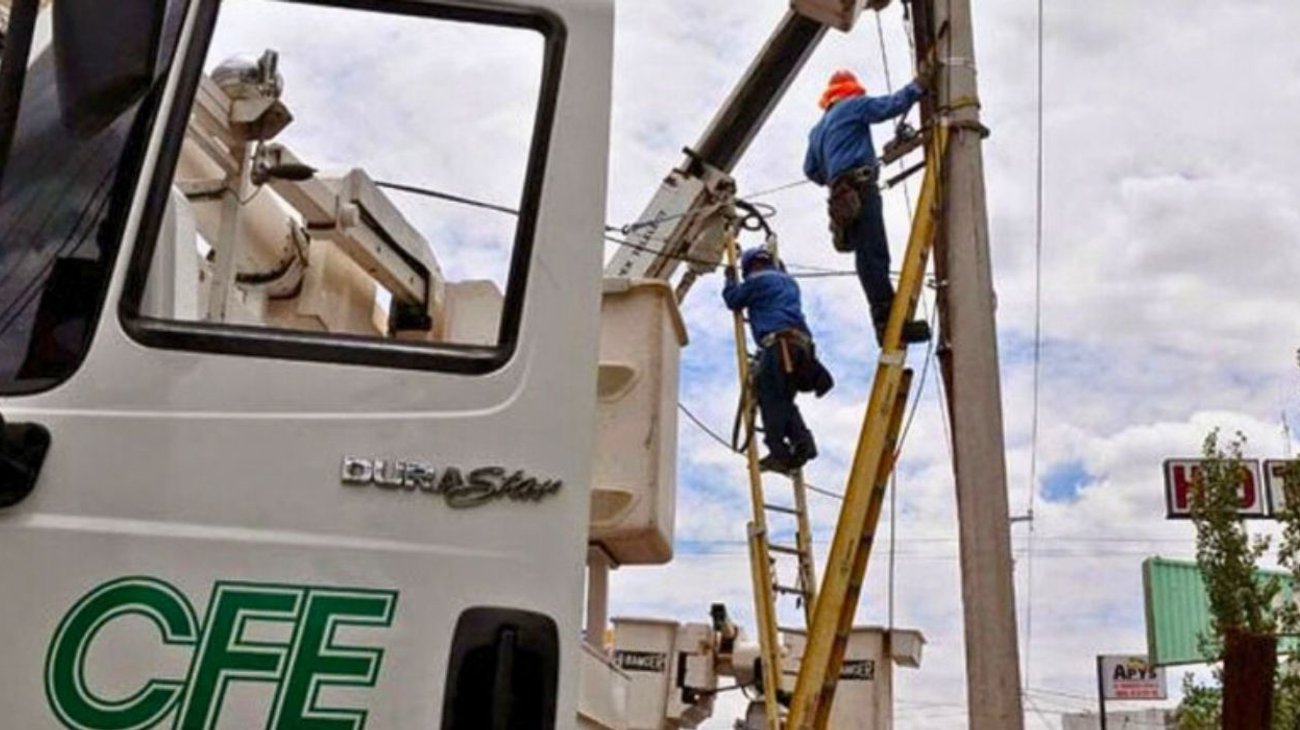Tras ventarrón, CFE reporta que servicio ya se restableció en NL