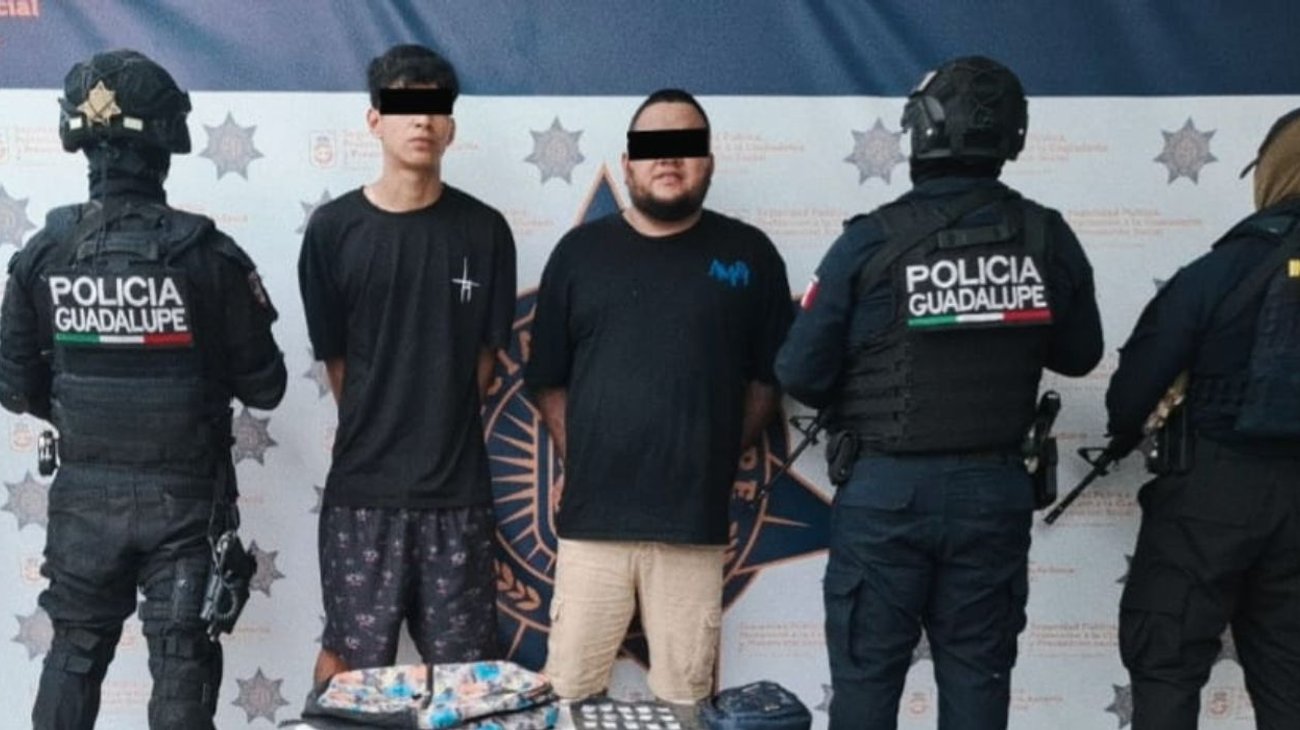 Detienen a dos hombres con un arma y drogas en Guadalupe