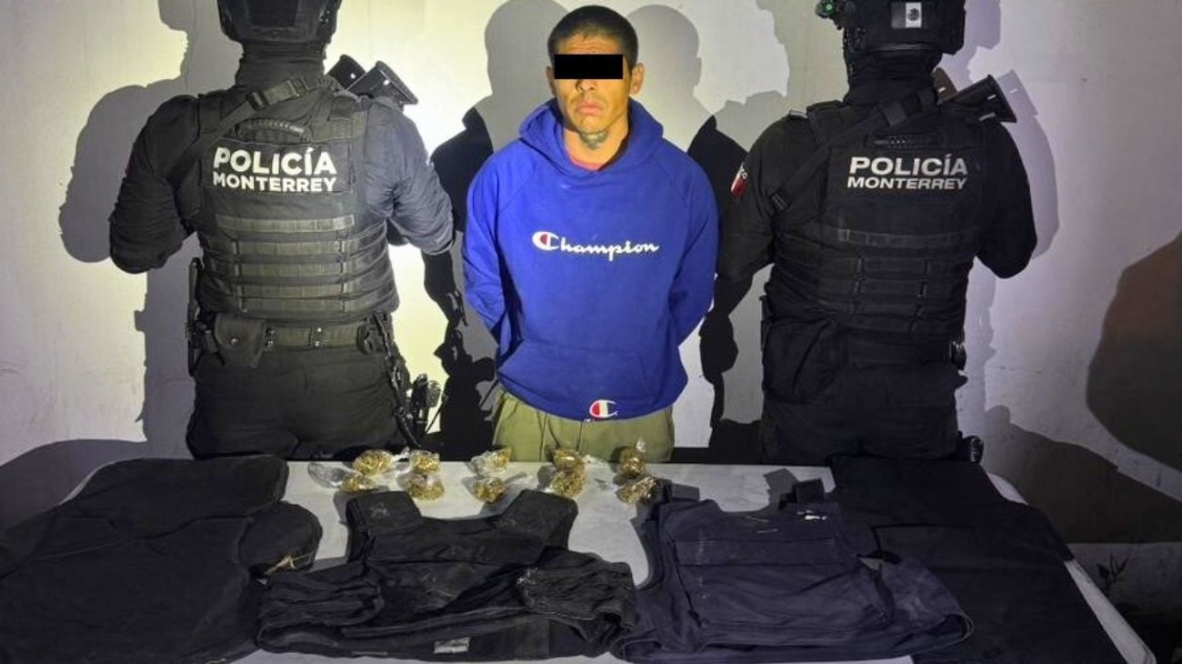 Detenido con presunta mariguana y chalecos tácticos en la Moderna