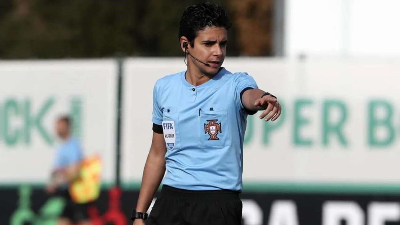 Una mujer arbitrará un partido profesional masculino por primera