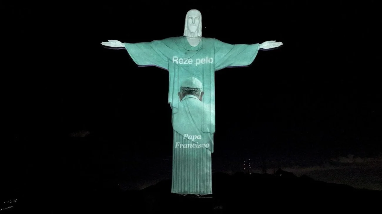 El Cristo Redentor envía un mensaje de "fuerza" al papa Francisco