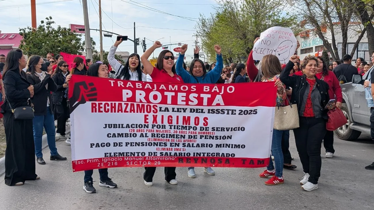 Maestros de Reynosa protestan contra reforma al ISSSTE