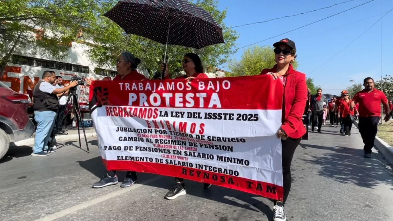 Maestros suspenden labores en protesta contra reforma al ISSSTE