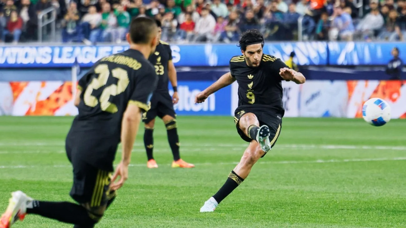 Con doblete de Jiménez, México derrota a Canadá