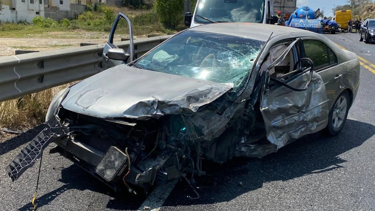 Caos vial en el Libramiento Poniente por choque en Jueves Santo