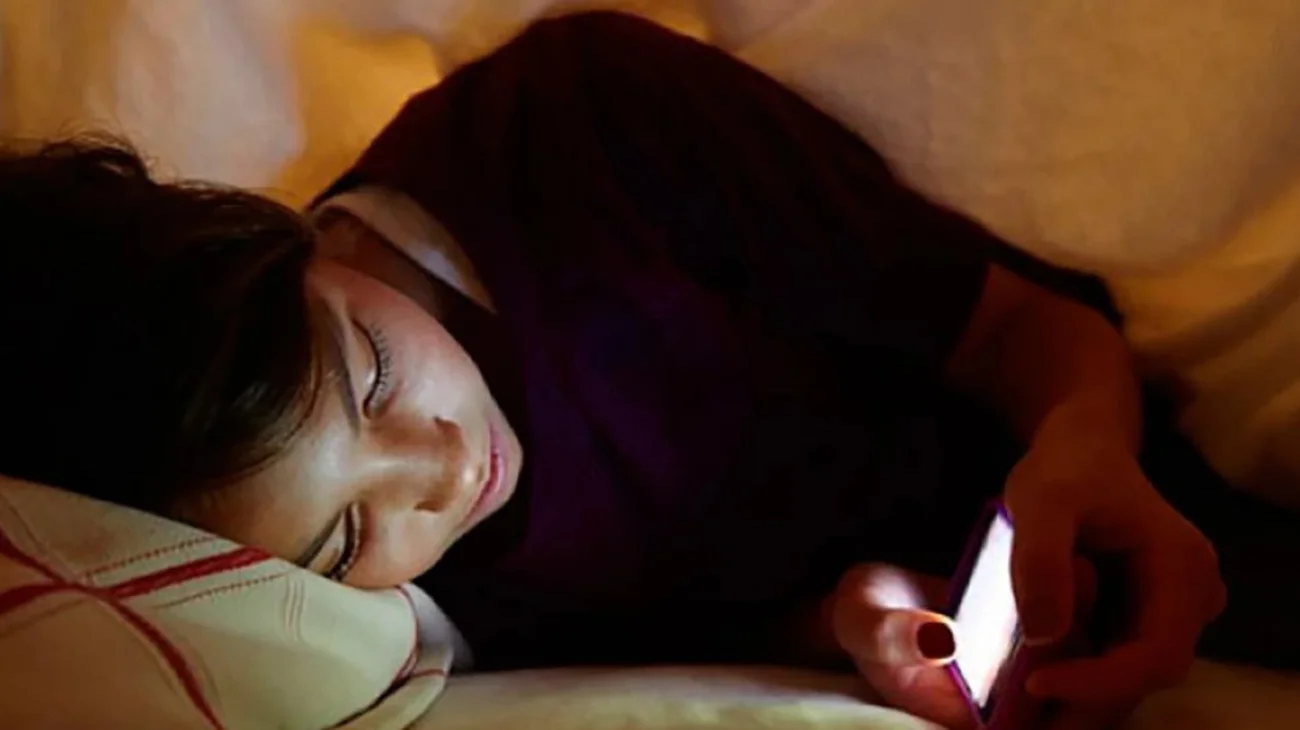 Estudio vincula videos cortos con trastornos de sueño y depresión