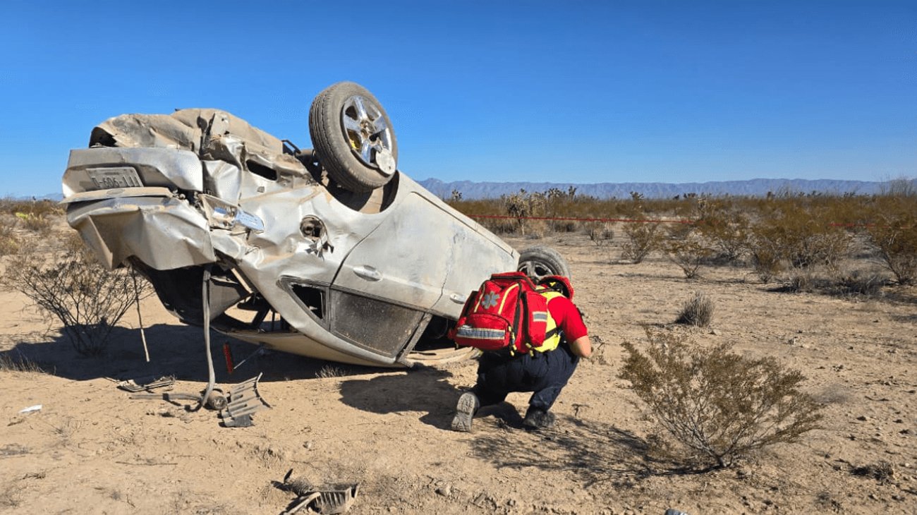 Mueren dos tras sufrir volcadura sobre Carretera Federal 57