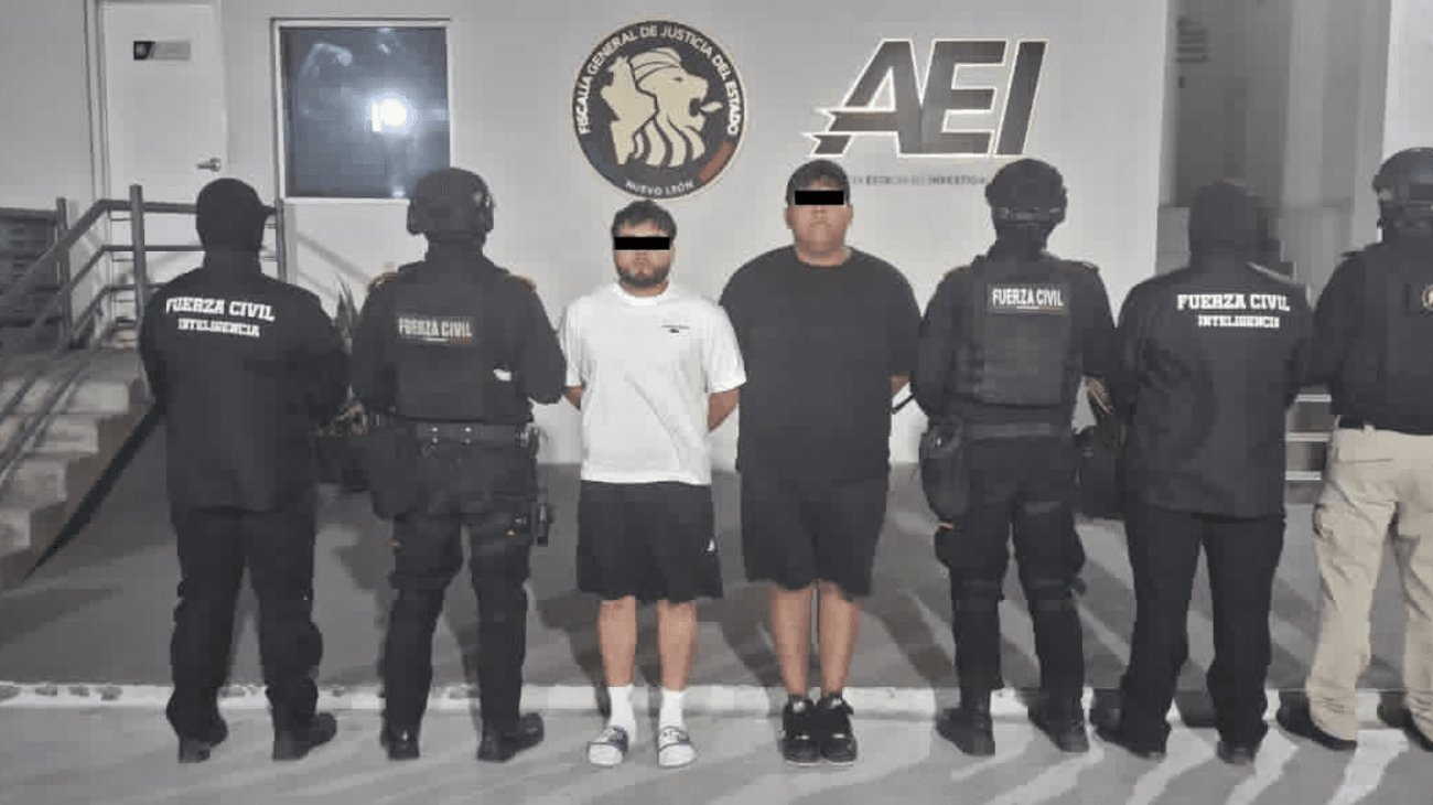 Capturan a dos hombres con más de 200 dosis de droga en Monterrey