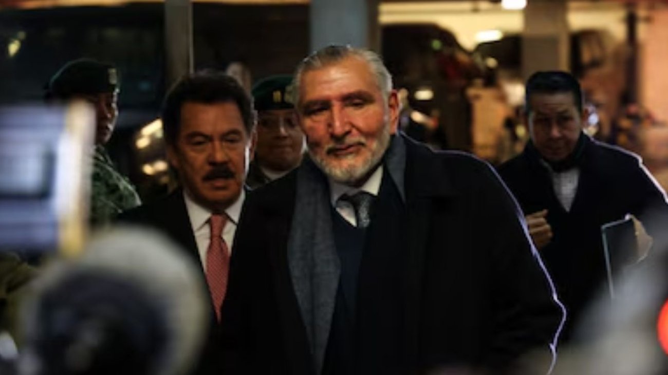 Adán Augusto deja coordinación de senadores de Morena