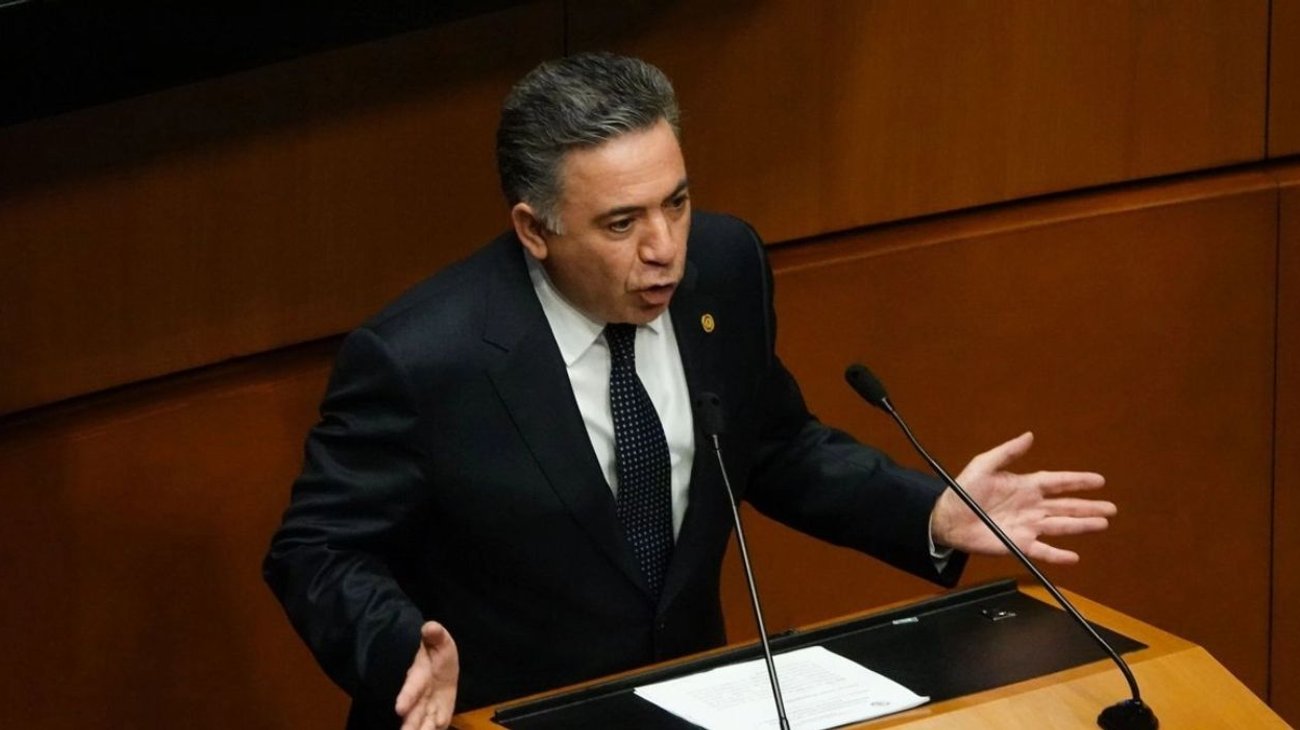 Inzunza niega nexos criminales y rechaza acusaciones