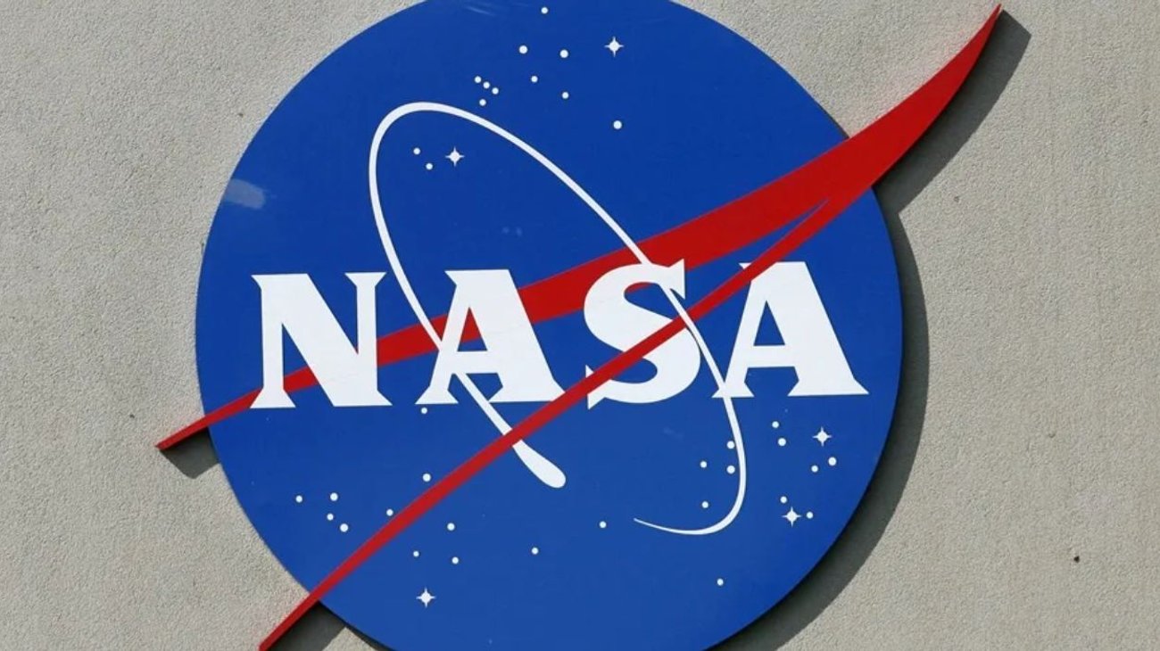 Astronautas de la NASA reparan brazo robótico de la EEI