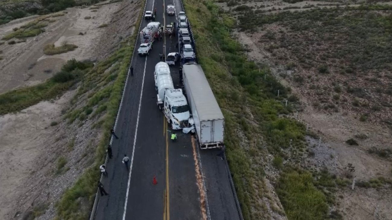 Muere prensado hombre en carambola sobre Ramos Arizpe