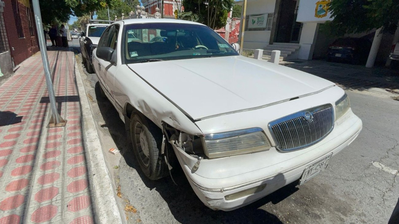 Deja choque por 'semaforazo' daños en la Zona Centro