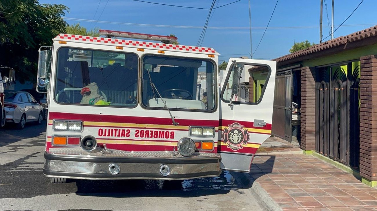 Aromatizante causa incendio en recámara en Vista Hermosa
